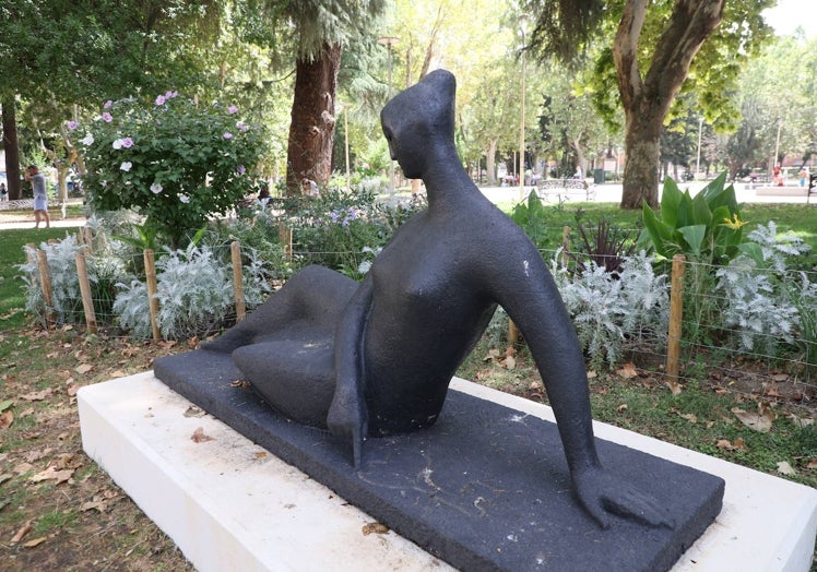 'Mujer dibujando en la arena', ya restaurada.